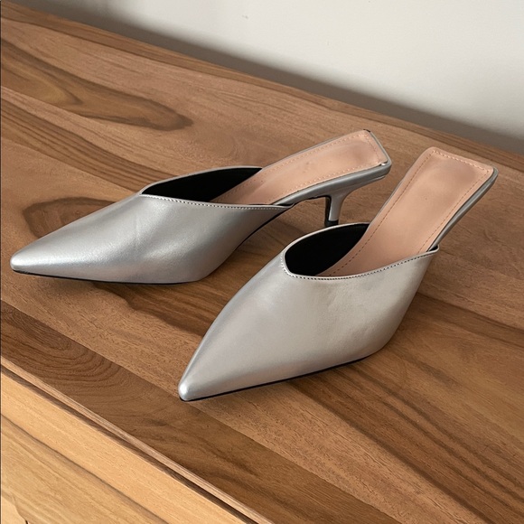 Shoes - 7.5.   Amazing Silver Women's Mules
